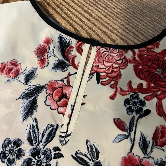 Wayf Silky Blouse Tank - Picture 3 of 6